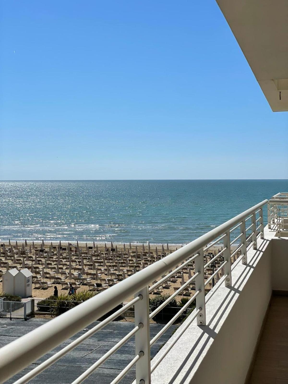 Residence Faro - Walterigato Apartments Solo Per Famiglie Лидо-ди-Езоло Экстерьер фото